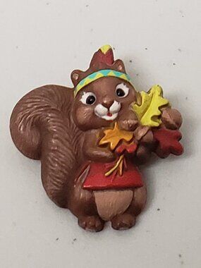 Hallmark Thanksgiving/Autumn Squirrel Pin 1987